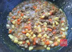 Illustration of how to make curry beef rice bowl 9