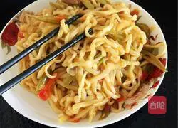 Illustration of braised noodles with lean meat and beans 9