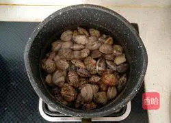 Illustration of how to make leek and clam seafood soup 3