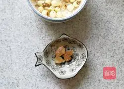 Illustration of how to make purple sweet potato, lotus seed and lily rice paste 1