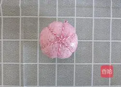Illustration of how to make Sakura mashed potato rice balls 9