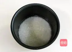 Illustration of how to make braised sausage and vegetables with rice 3