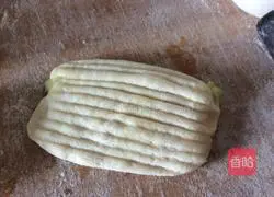 Illustration of how to make scallion rolls 8