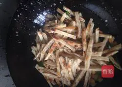 Illustration of how to make fried potato pancakes 8