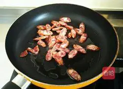 Illustration of how to make sausage braised rice 4