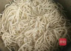 Illustration of how to make braised beans and noodles 7