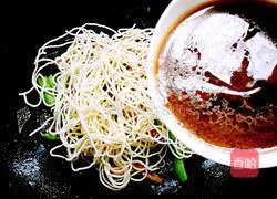 Illustration of Homemade Bean Braised Noodles 8