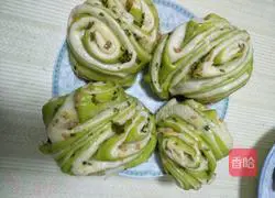 Illustration of how to make contrasting ham and chive rolls 14