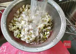 Illustration of how to make acacia millet porridge 4