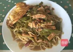 1 Illustration of how to make braised noodles with shredded chicken and beans 13
