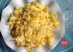 Illustration of how to make three fresh vegetarian spring rolls 1