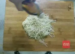 Illustration of how to make saliva cold noodles 8