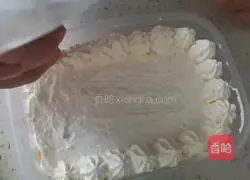 Strawberry Box Cake Recipe Illustration 17