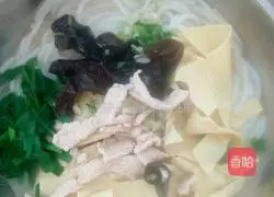 Illustration of how to make three fresh rice noodles 3