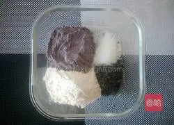 Illustration of how to make honeycomb briquette cake 2