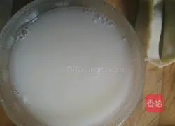 Illustration of how to make pot stickers stuffed with lotus root and meat 22