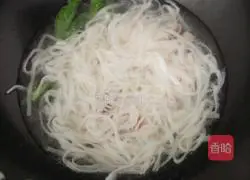 Illustration of how to make rice noodle soup 8