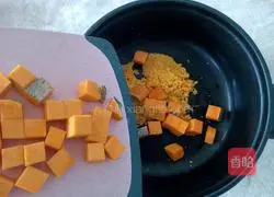 Illustration of how to make healthy pumpkin oats and millet soup 4