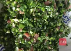 Illustration of how to make mutton and leek box 1