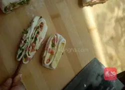 Illustration of how to make spring onion and ham rolls 14