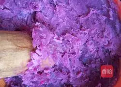 Illustration of how to make purple sweet potato cake 3