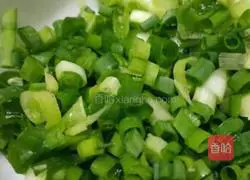 Illustration of how to make fish skin porridge 8