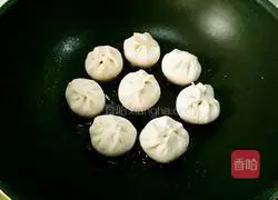 Illustration of how to make mutton stuffed pot stickers 10