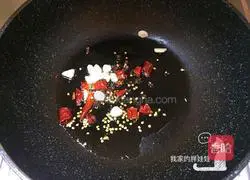 Illustration of braised udon noodles (wide noodles) with beans and potatoes 2