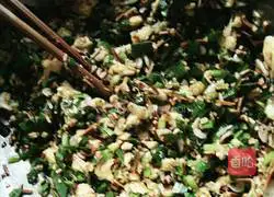 Illustration of how to make the Little Bear frying pan version of leek box 8