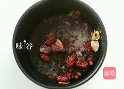 Illustration of how to make red dates and blood-tonifying porridge 4