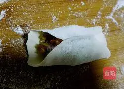 Illustration of how to make pumpkin stuffed pot stickers 12