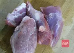 Illustration of how to make meat-filled spring rolls 2