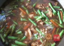 Illustration of how to make braised beans and noodles 6