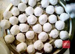 Illustration of how to wrap Yuanxiao 6