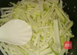 Illustration of how to make shredded radish braised rice 3