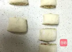 Illustration of how to make ham and green onion rolls 9