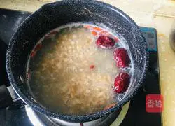 Illustration of how to make oatmeal and red date porridge 4