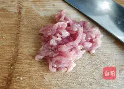 Illustration of how to make preserved egg and lean meat porridge 2