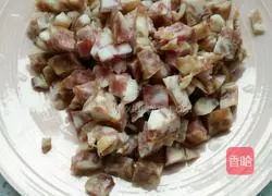 Illustration of how to make braised sausage and rice 1