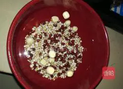 Barley red bean and lotus seed porridge recipe illustration 2