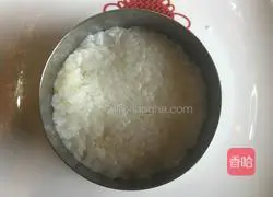 Illustration of how to make ginger-roasted pork and rice burgers 4