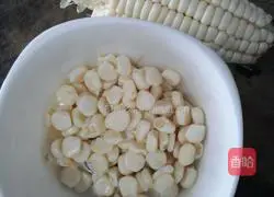 Illustration of how to make lean meat and preserved egg porridge 2