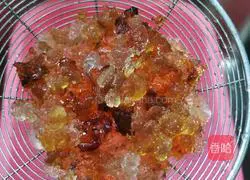 Illustration of how to make peach gum brown sugar rice porridge 3