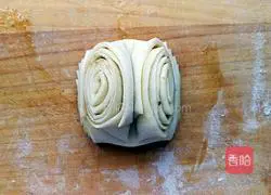 Illustration of making salt and pepper rolls 15