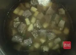 Illustration of how to make beef and potato rice bowl 10