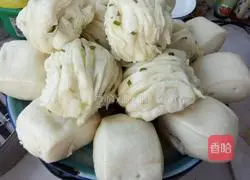 Illustration of how to make steamed buns and rolls 25