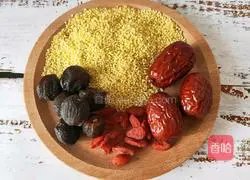 Illustration of how to make stomach-nourishing millet porridge 1