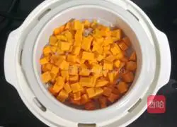 Brown rice and lean meat porridge (baby food supplement) illustration 8