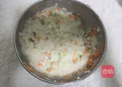 Illustration of how to make golden rice balls 3