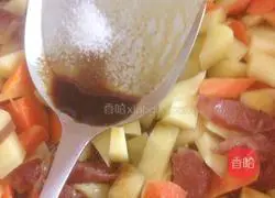 Illustration of how to make preserved meat clay pot rice 6